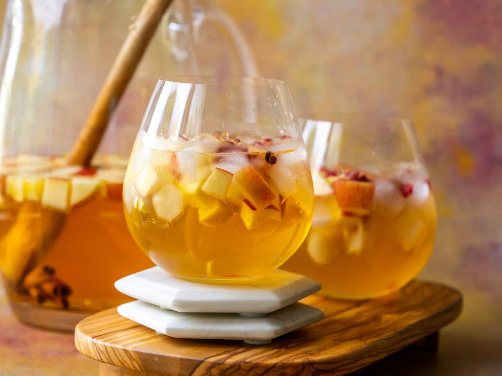 Fall Sangria Mix – Apple Cider & Spiced White Wine Cocktail